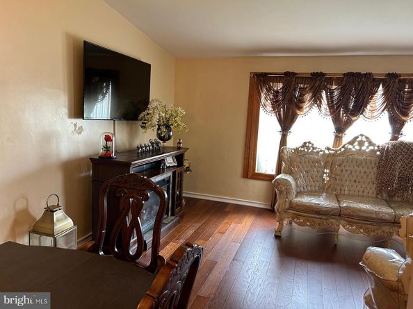 8853 Calvert Street, Philadelphia PA 19152