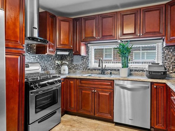 8853 Calvert Street, Philadelphia PA 19152