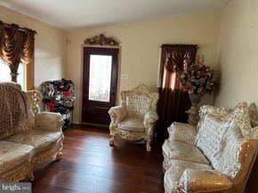 8853 Calvert Street, Philadelphia PA 19152