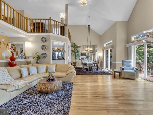 7504 Walnut Hill Lane, Falls Church VA 22042