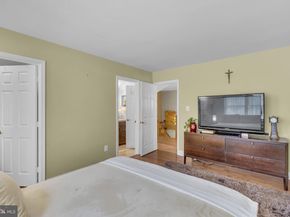 7504 Walnut Hill Lane, Falls Church VA 22042