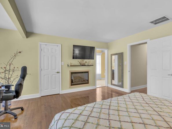 7504 Walnut Hill Lane, Falls Church VA 22042