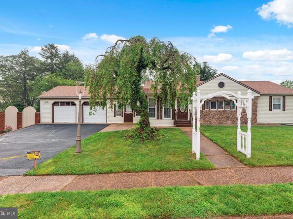 905 Henrietta Avenue, Huntingdon Valley PA 19006