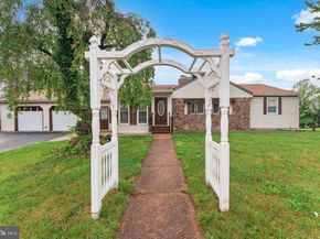 905 Henrietta Avenue, Huntingdon Valley PA 19006