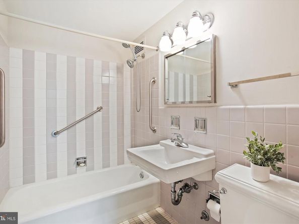 2475 Virginia Avenue NW 321, Washington DC 20037
