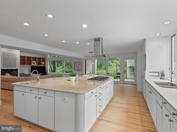 10517 Sunlit Road, Oakton VA 22124