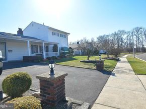 8 Summer Lane, Levittown PA 19055