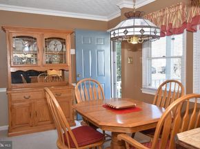 8 Summer Lane, Levittown PA 19055