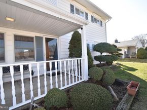 8 Summer Lane, Levittown PA 19055