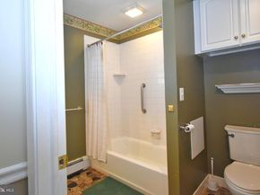 8 Summer Lane, Levittown PA 19055