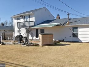 8 Summer Lane, Levittown PA 19055