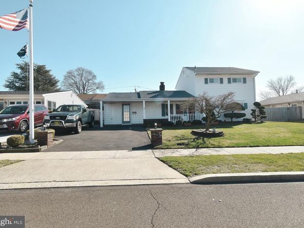 8 Summer Lane, Levittown PA 19055