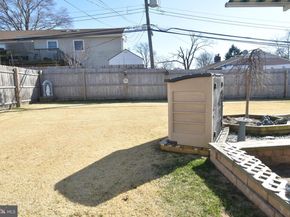 8 Summer Lane, Levittown PA 19055