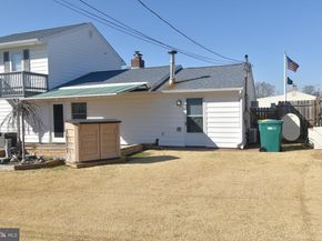 8 Summer Lane, Levittown PA 19055