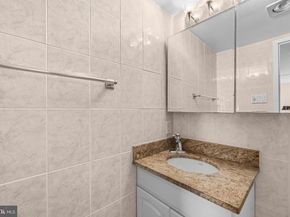 250 S Reynolds Street 1003, Alexandria VA 22304