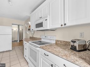 250 S Reynolds Street 1003, Alexandria VA 22304