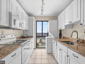 250 S Reynolds Street 1003, Alexandria VA 22304