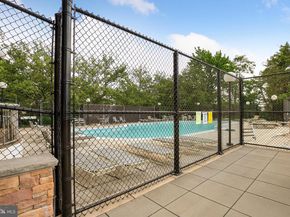 250 S Reynolds Street 1003, Alexandria VA 22304