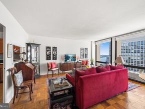 200 Locust Street 29HN, Philadelphia PA 19106