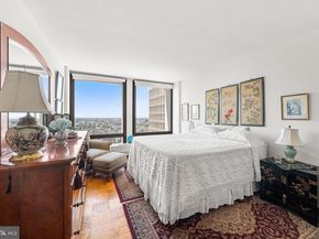 200 Locust Street 29HN, Philadelphia PA 19106
