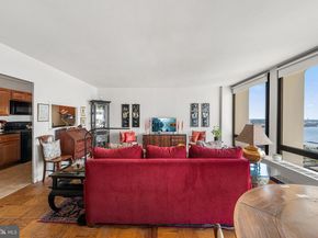 200 Locust Street 29HN, Philadelphia PA 19106