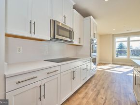 1682 Bandit Loop 14B, Reston VA 20190