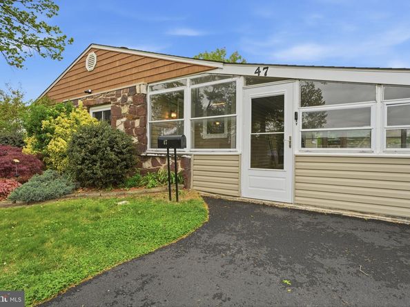 47 Thornyapple Lane, Levittown PA 19054