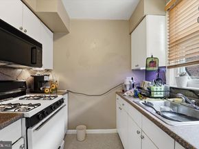 636 Green Lane, Philadelphia PA 19128