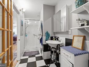 636 Green Lane, Philadelphia PA 19128