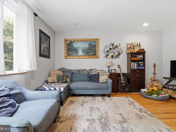 636 Green Lane, Philadelphia PA 19128