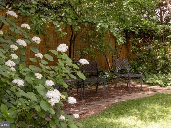 1661 Crescent Place NW 102W, Washington DC 20009