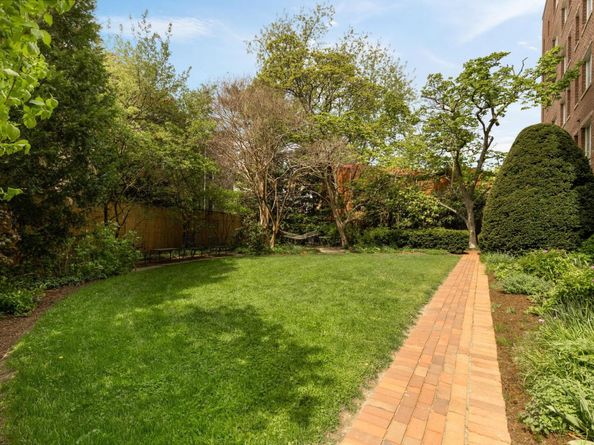 1661 Crescent Place NW 102W, Washington DC 20009