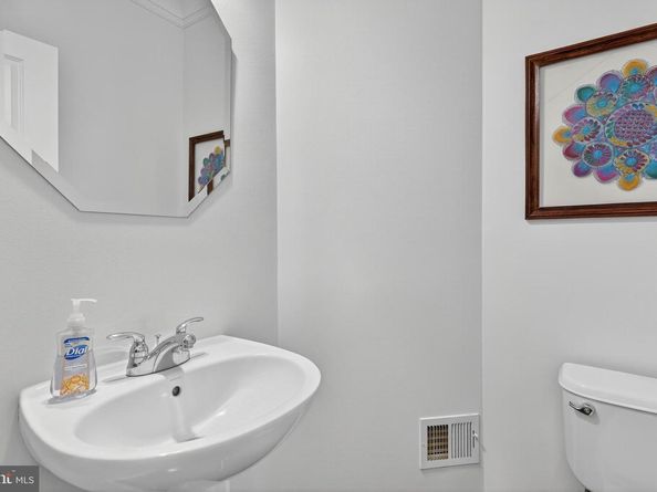 908 Montgomery Street, Alexandria VA 22314