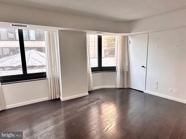 1200 Crystal Drive 214, Arlington VA 22202