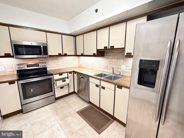 1200 Crystal Drive 214, Arlington VA 22202