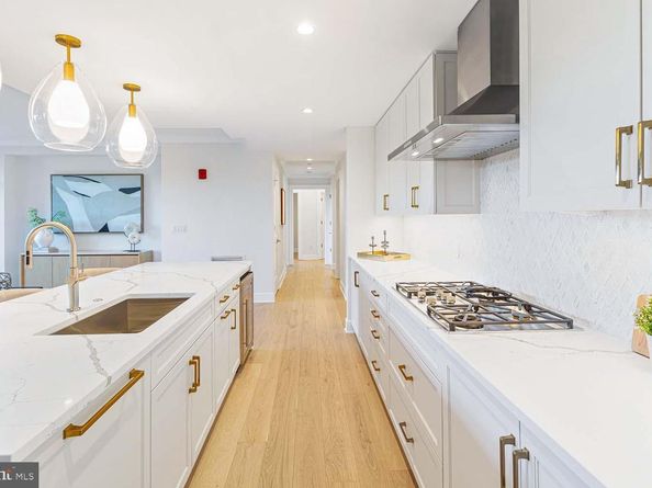 6718 Lowell Avenue 406, Mclean VA 22101