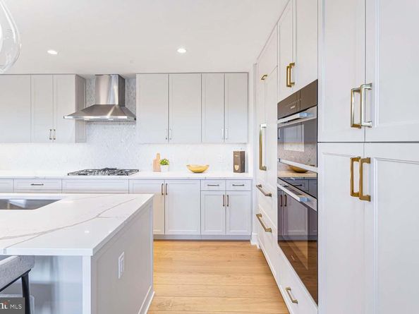 6718 Lowell Avenue 406, Mclean VA 22101