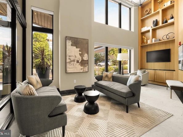 6718 Lowell Avenue 406, Mclean VA 22101