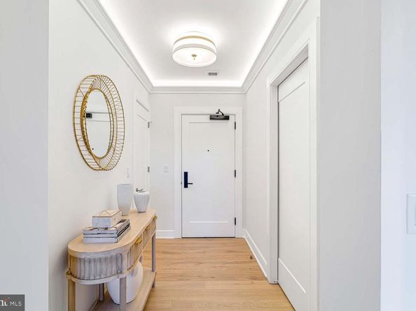 6718 Lowell Avenue 406, Mclean VA 22101