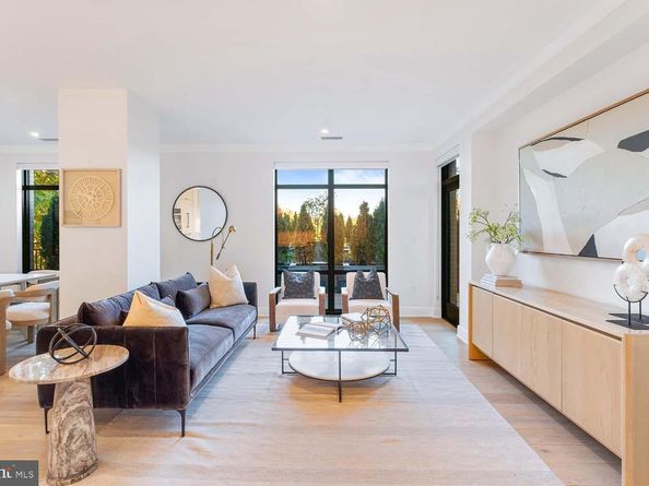 6718 Lowell Avenue 406, Mclean VA 22101