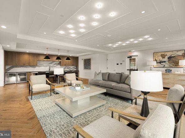 6718 Lowell Avenue 406, Mclean VA 22101