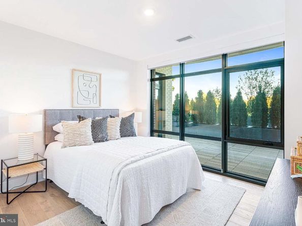 6718 Lowell Avenue 406, Mclean VA 22101