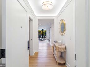 6718 Lowell Avenue 406, Mclean VA 22101