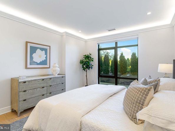 6718 Lowell Avenue 406, Mclean VA 22101