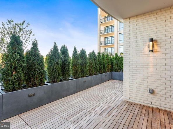 6718 Lowell Avenue 406, Mclean VA 22101