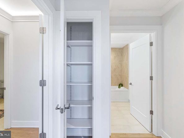 6718 Lowell Avenue 406, Mclean VA 22101