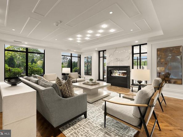 6718 Lowell Avenue 406, Mclean VA 22101