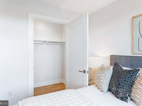 6718 Lowell Avenue 406, Mclean VA 22101