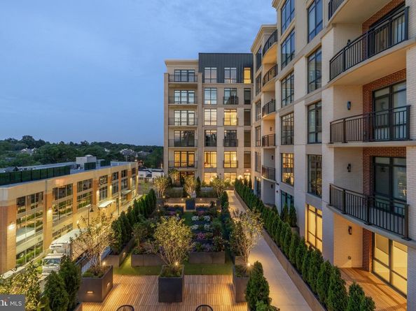 6718 Lowell Avenue 406, Mclean VA 22101