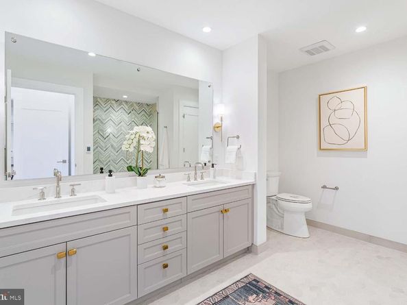 6718 Lowell Avenue 406, Mclean VA 22101